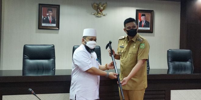 Memerdekakan Ijazah, Walikota Bengkulu Helmi Hasan Sambangi Menantu Presiden RI Joko Widodo di Medan