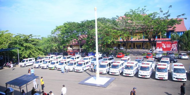 Mobil Putih Berstiker Helmi-Dedy Kuasai Jalanan di Kota Bengkulu