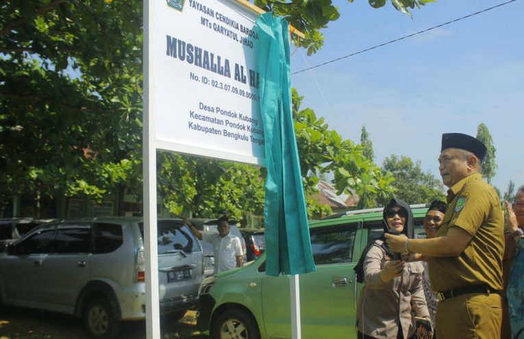 Kegiatan Qaryatul Jihad Fair Ke-3 sekaligus meresmikan Musholla Al-Hamid di Halaman Sekolah Madrasah Tsanawiyah Qaryatul Jihad Kecamatan Pondok Kubang Kabupaten Bengkulu Tengah